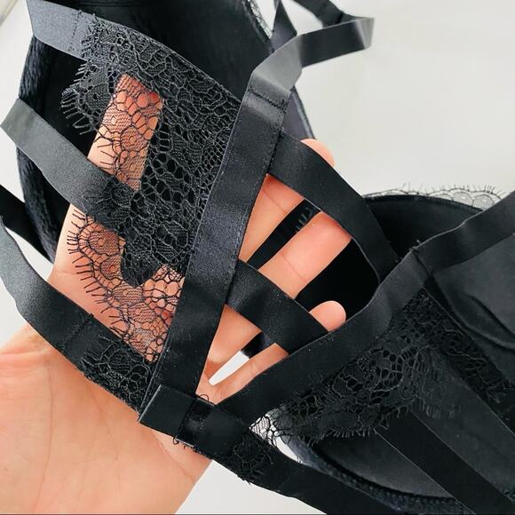 NEW VS VICTORIAS SECRET Black Lace Strappy Elastic Front Clasp Push Up Bra 32D - Picture 5 of 8